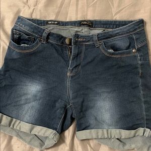 Super cute jean shorts!